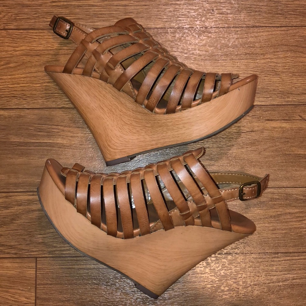 Nude Wedges
